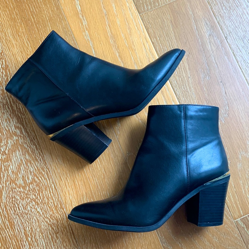 Liz Claiborne Black Booties / Size 8
